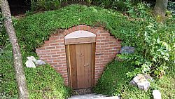 Aardappelkelder in de boerderij tuin.